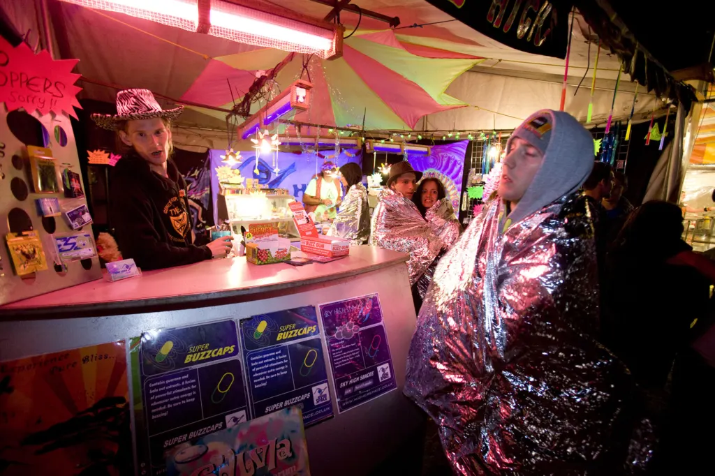 Festivalgoers and atmosphere at Global Gathering 2009